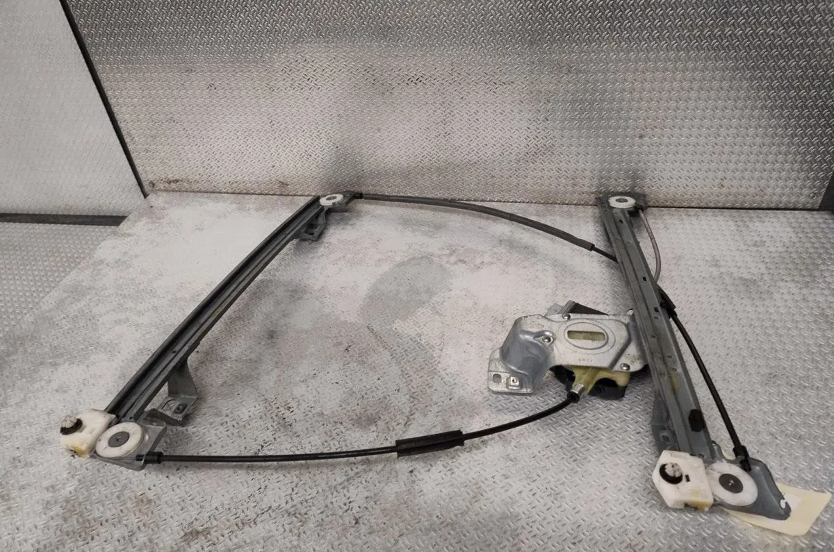 Mecanismemoteur leve-glace avg Renault KANGOO - GRAND KANGOO II (KW0-1_) 1.5 dci 110 (kw06, kw12) (2013) occasion