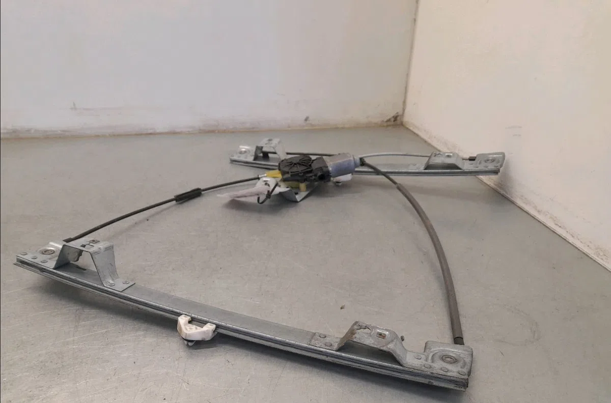 Mecanismemoteur leve-glace avg Renault KANGOO - GRAND KANGOO II (KW0-1_) 1.5 dci 110 (kw0c, kw0h) (2010) occasion