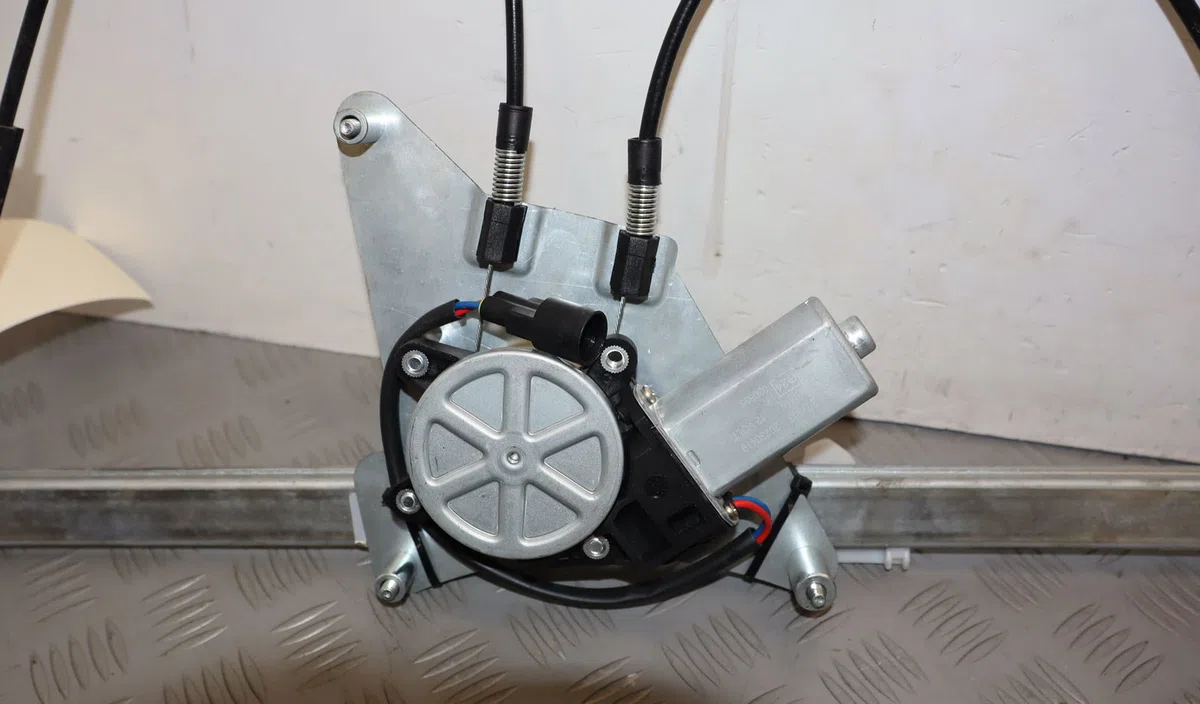 Mecanismemoteur leve-glace avg Renault MASTER III Camionnette (FV) 2.3 dci 145 rwd (fv0e, fv0f, fv0t, fv10, fv12) (2010)