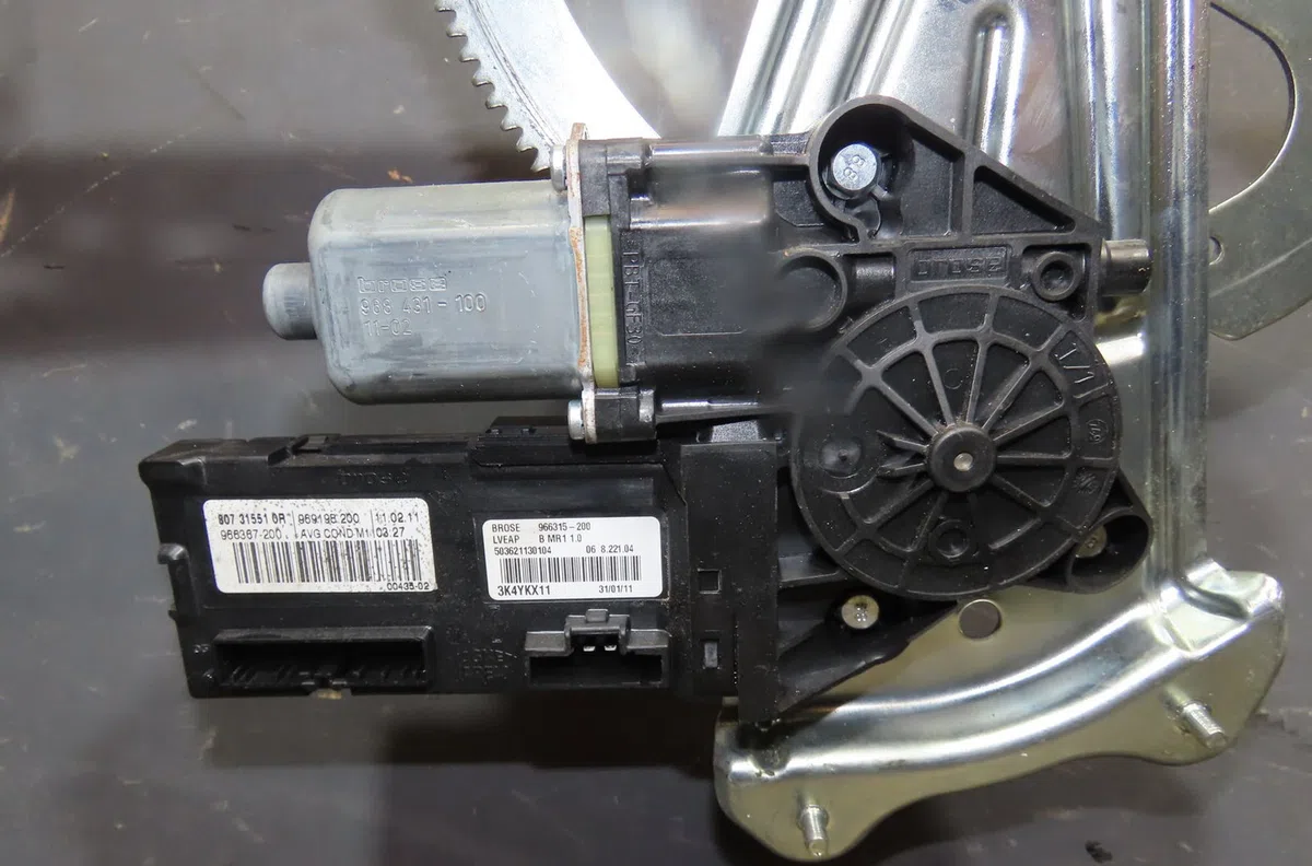 Mecanismemoteur leve-glace avg Renault MEGANE III Grandtour (KZ0-1) 1.5 dci (kz09, kz0d, kz1g, kz29, kz14, kz1w, kz10, k