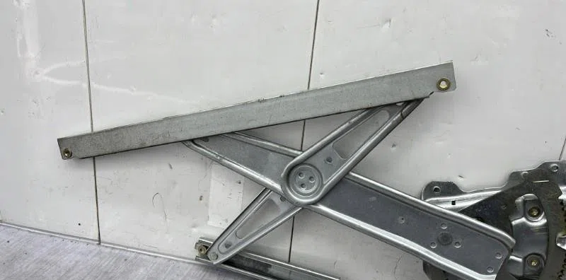 Mecanismemoteur leve-glace avg TOYOTA YARIS 1 PHASE 2 occasion