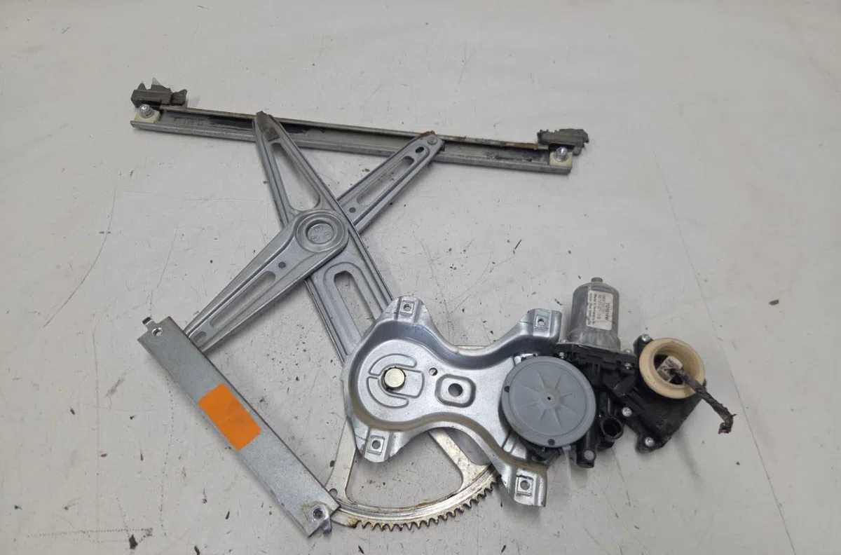 Mecanismemoteur leve-glace avg TOYOTA YARIS 2 PHASE 1 occasion