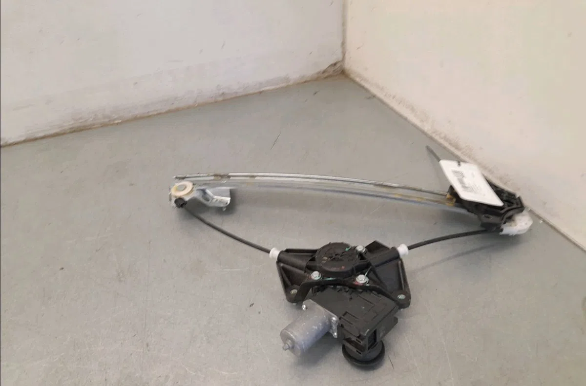 Mecanismemoteur leve-glace avg Toyota YARIS CROSS (MXP_) 1.5 hybrid (mxpj10) (2020) occasion