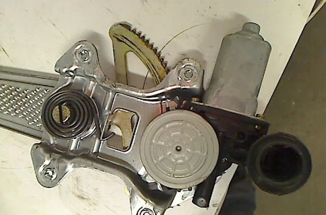 Mecanismemoteur leve-glace avg TOYOTA YARIS occasion
