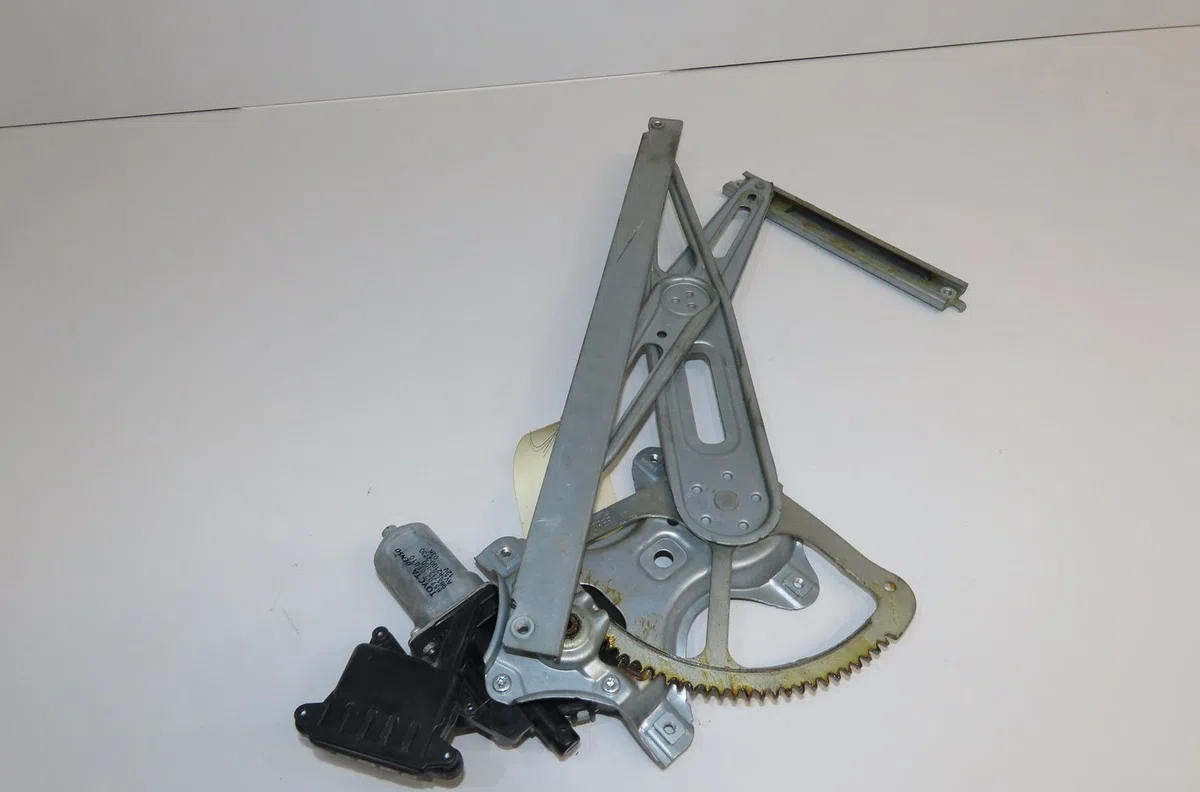 Mecanismemoteur leve-glace avg Toyota YARIS (_P9_) 1.0 vvt-i (ksp90_) (2005-2011) 5 portes occasion