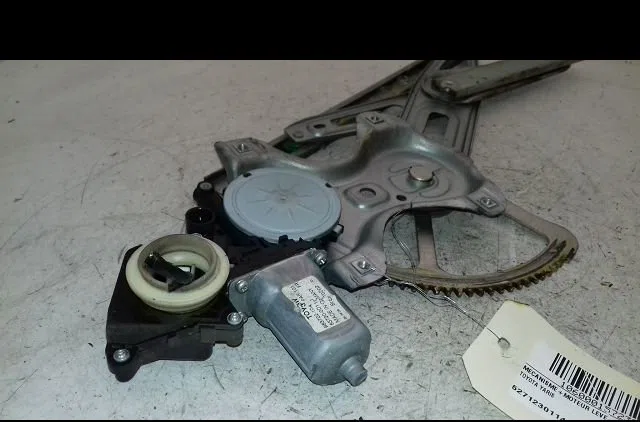 Mecanismemoteur leve-glace avg Toyota YARIS (_P9_) 1.4 d-4d (nlp90_) (2005-2012) occasion