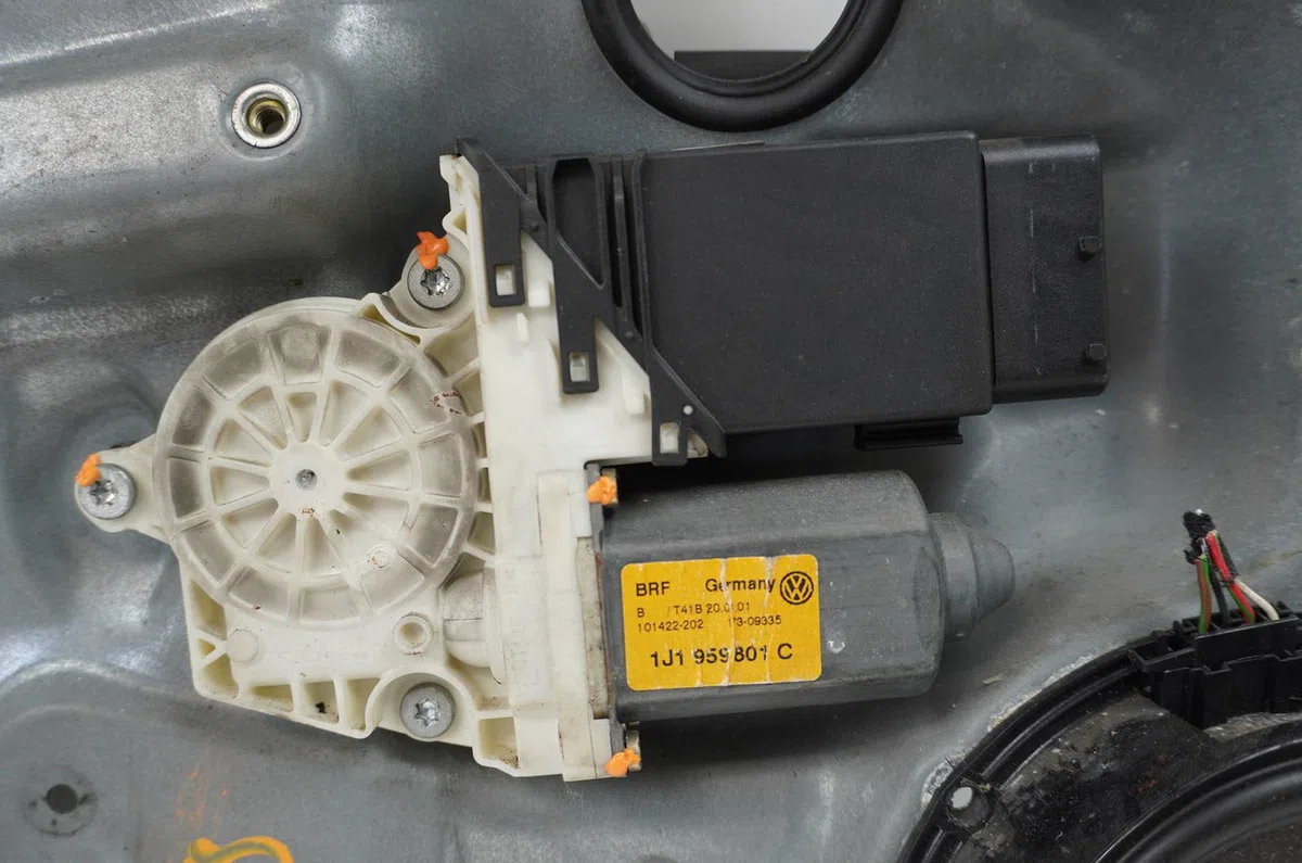 Mecanismemoteur leve-glace avg Volkswagen GOLF IV (1J1) 1.9 tdi (1997-2004) occasion