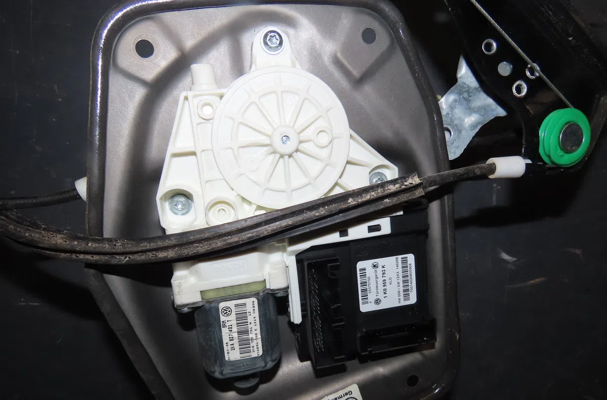 Mecanismemoteur leve-glace avg Volkswagen GOLF V (1K1) 1.9 tdi (2003-2008) 5 portes occasion