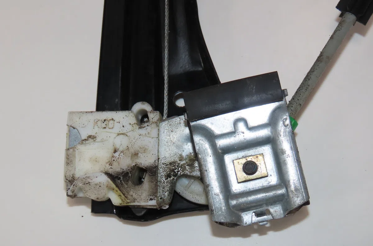 Mecanismemoteur leve-glace avg Volkswagen POLO (9N_, 9A_) 1.2 12v (2001-2007) 5 portes occasion