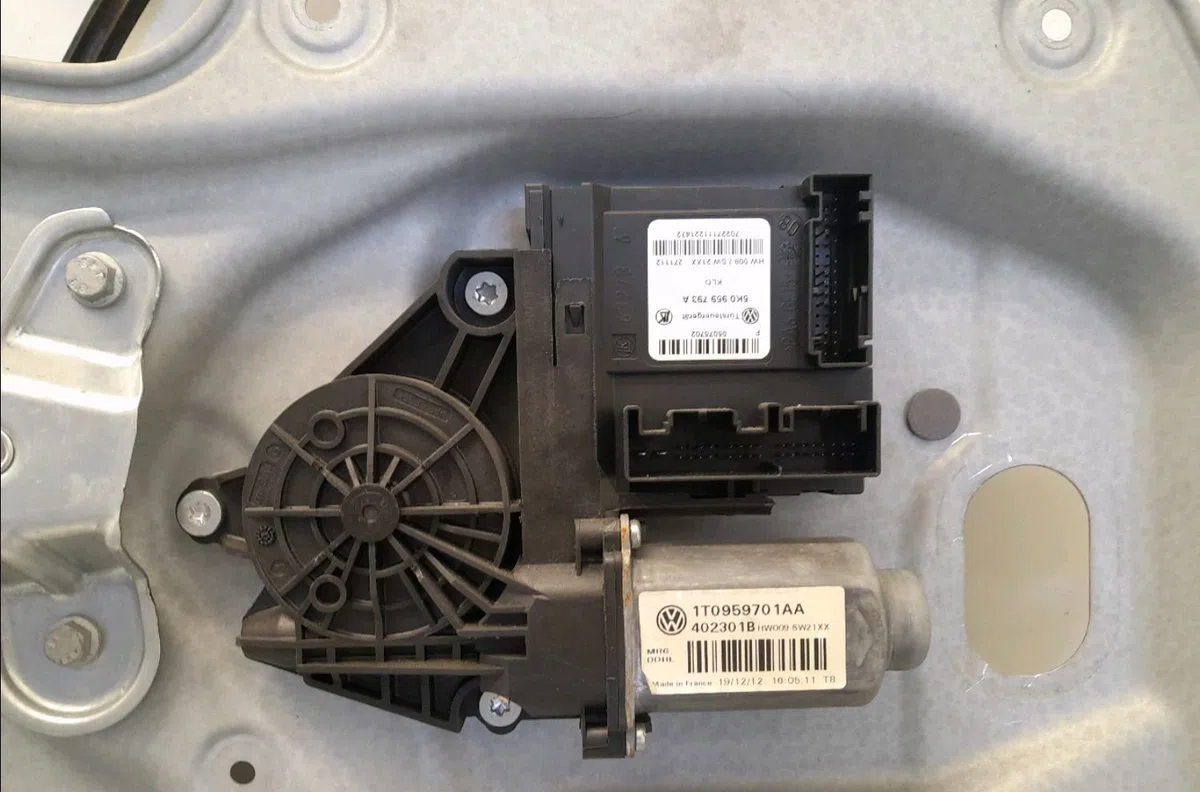 Mecanismemoteur leve-glace avg Volkswagen TOURAN (1T3) 2.0 tdi (2010-2015) 5 portes occasion