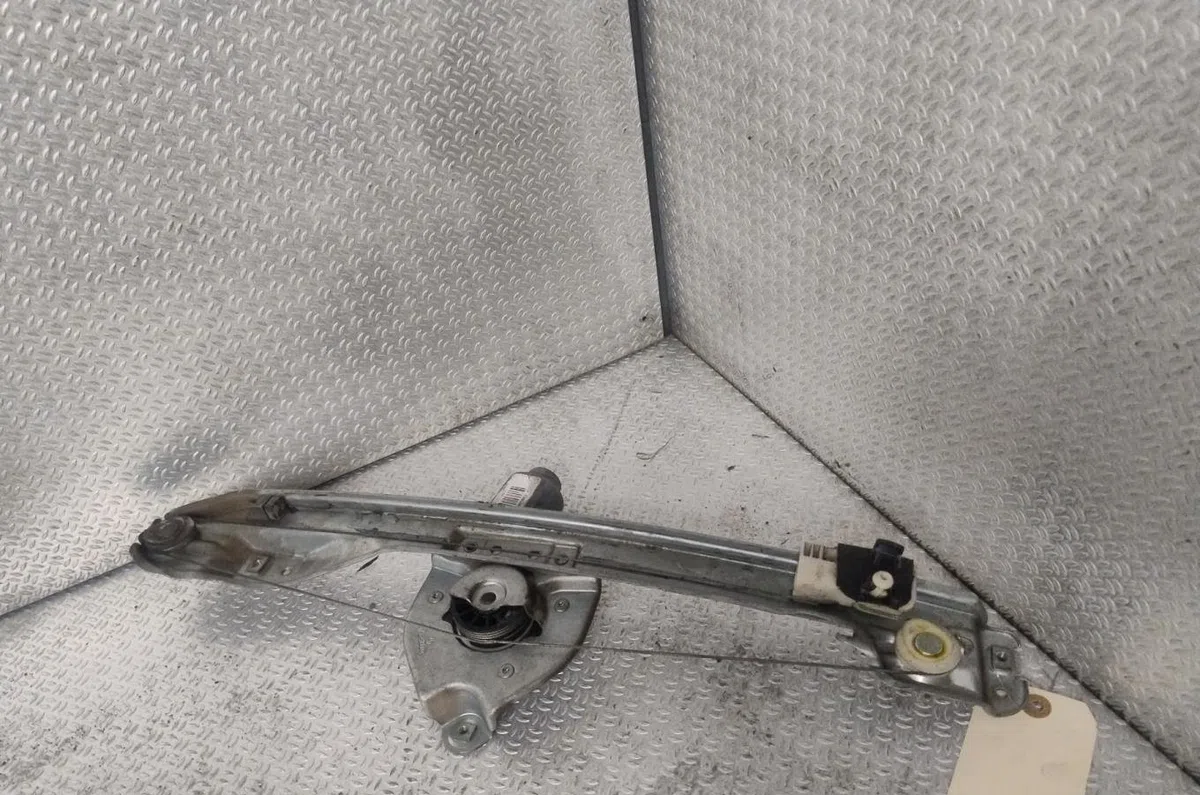 Mecanismemoteur leve-glace porte coulissante d Renault CLIO III (BR0-1, CR0-1) 1.5 dci (br17, cr17) (2005-2012) 5 portes