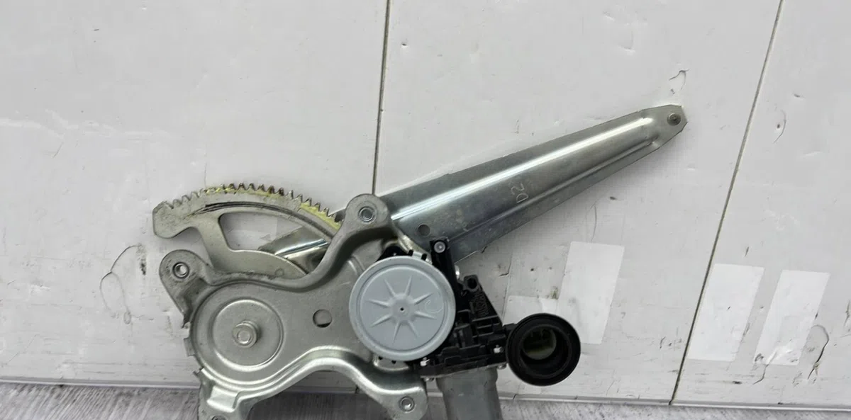 Mecanismemoteur leve-glace porte coulissante g TOYOTA RAV4 3 PHASE 3 occasion