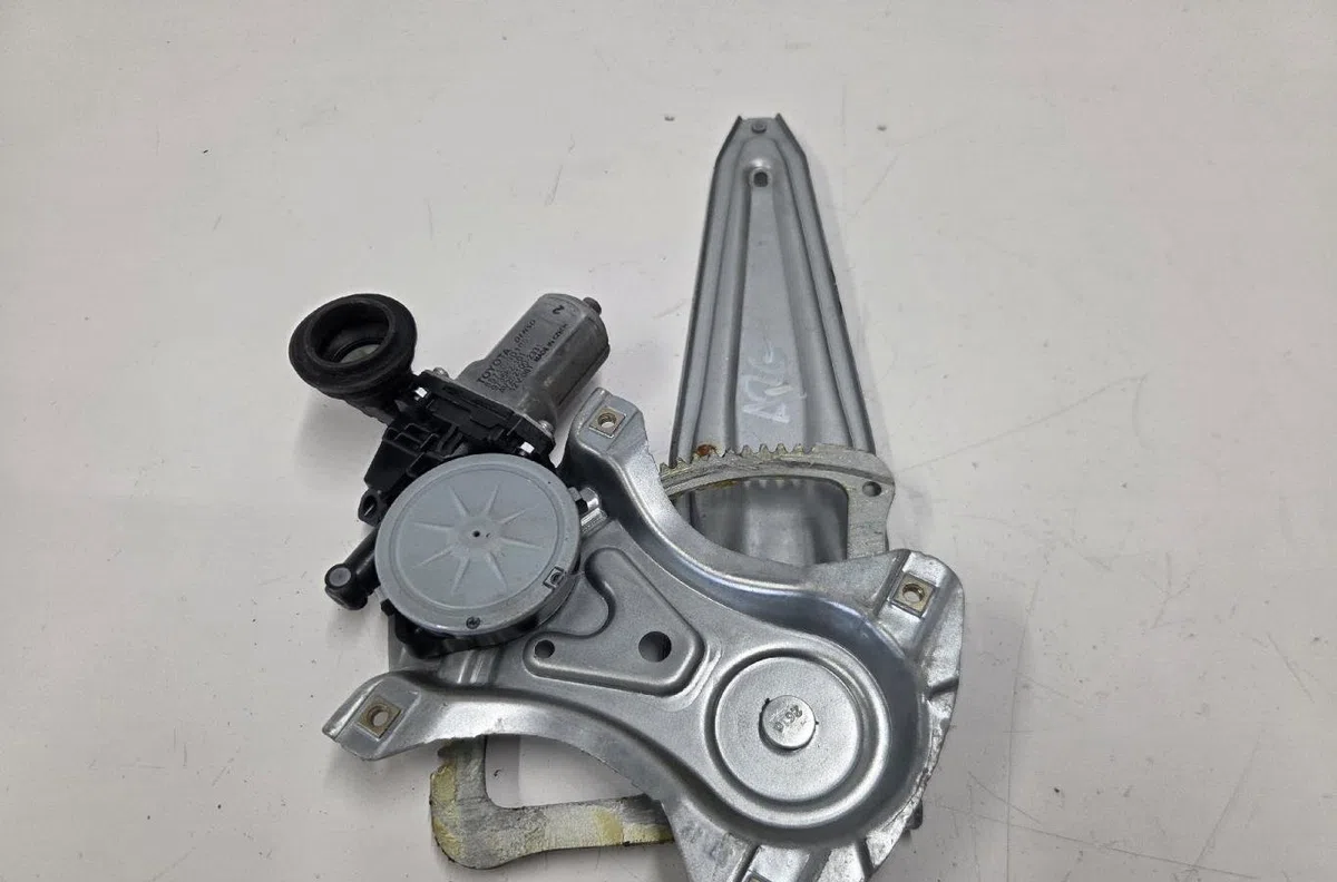 Mecanismemoteur leve-glace porte coulissante g TOYOTA YARIS 3 PHASE 2 occasion