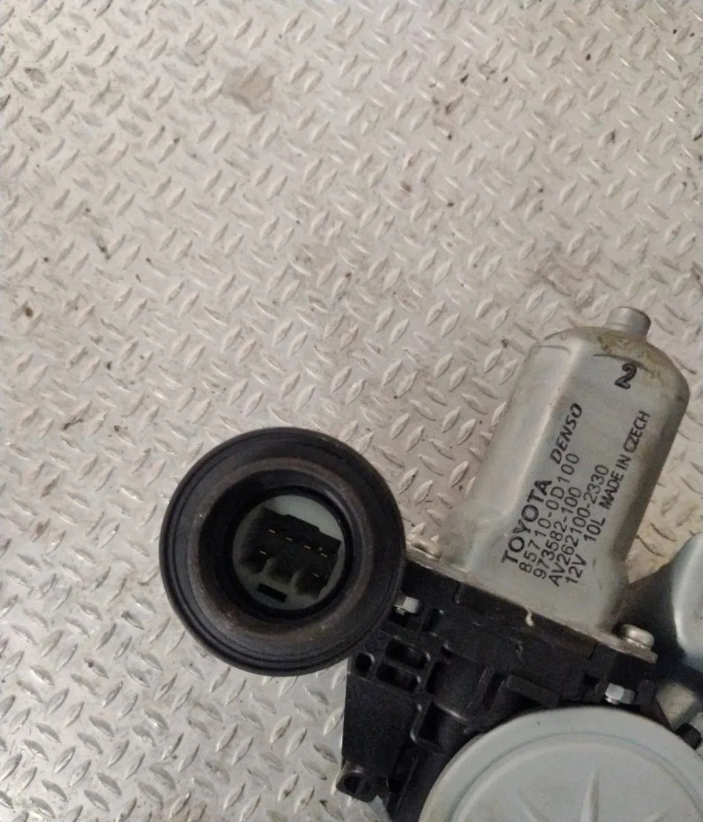 Mecanismemoteur leve-glace porte coulissante g Toyota YARIS (_P9_) 1.33 vvt-i (nsp90_) (2008-2011) occasion