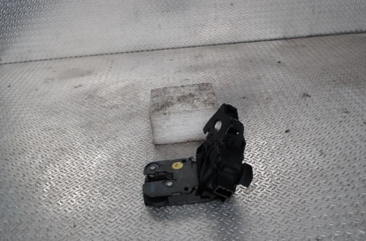 Moteur electrique de hayon-coffre Audi A3 Sportback (8PA) 1.9 tdi (2004-2010) occasion