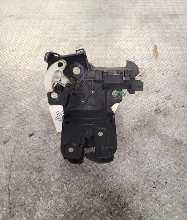 Moteur electrique de hayon-coffre Audi A3 Sportback (8PA) 2.0 tdi 16v (2004-2013) 5 portes occasion