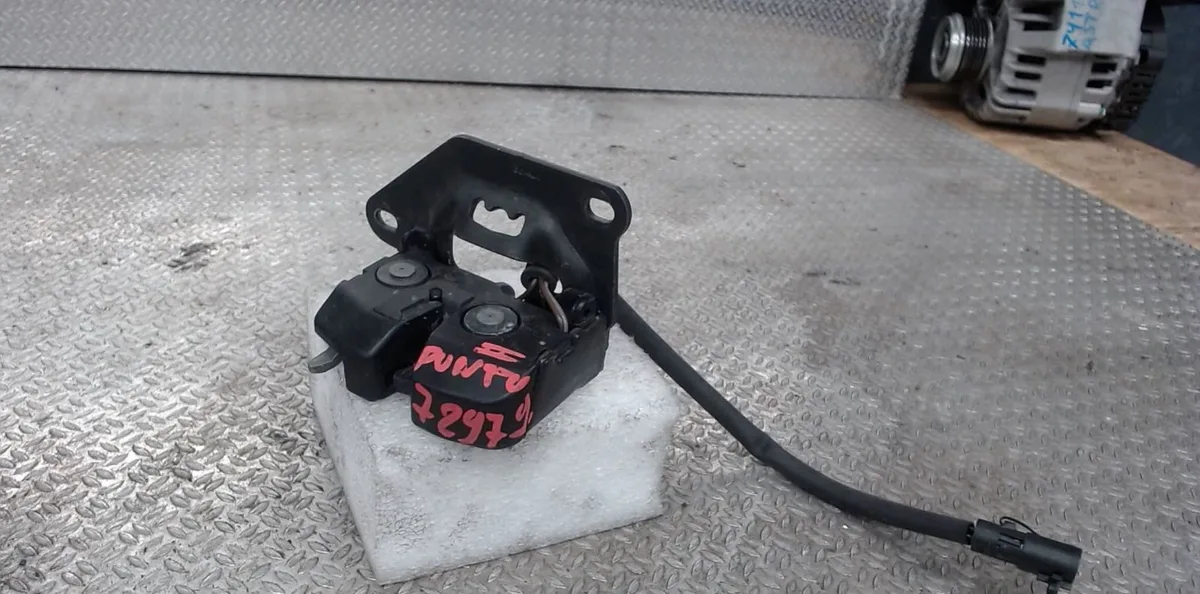 Moteur electrique de hayon-coffre Fiat PUNTO (188_) 1.2 60 (188.030, .050, .130, .150, .230, .250) (1999-2010) occasion