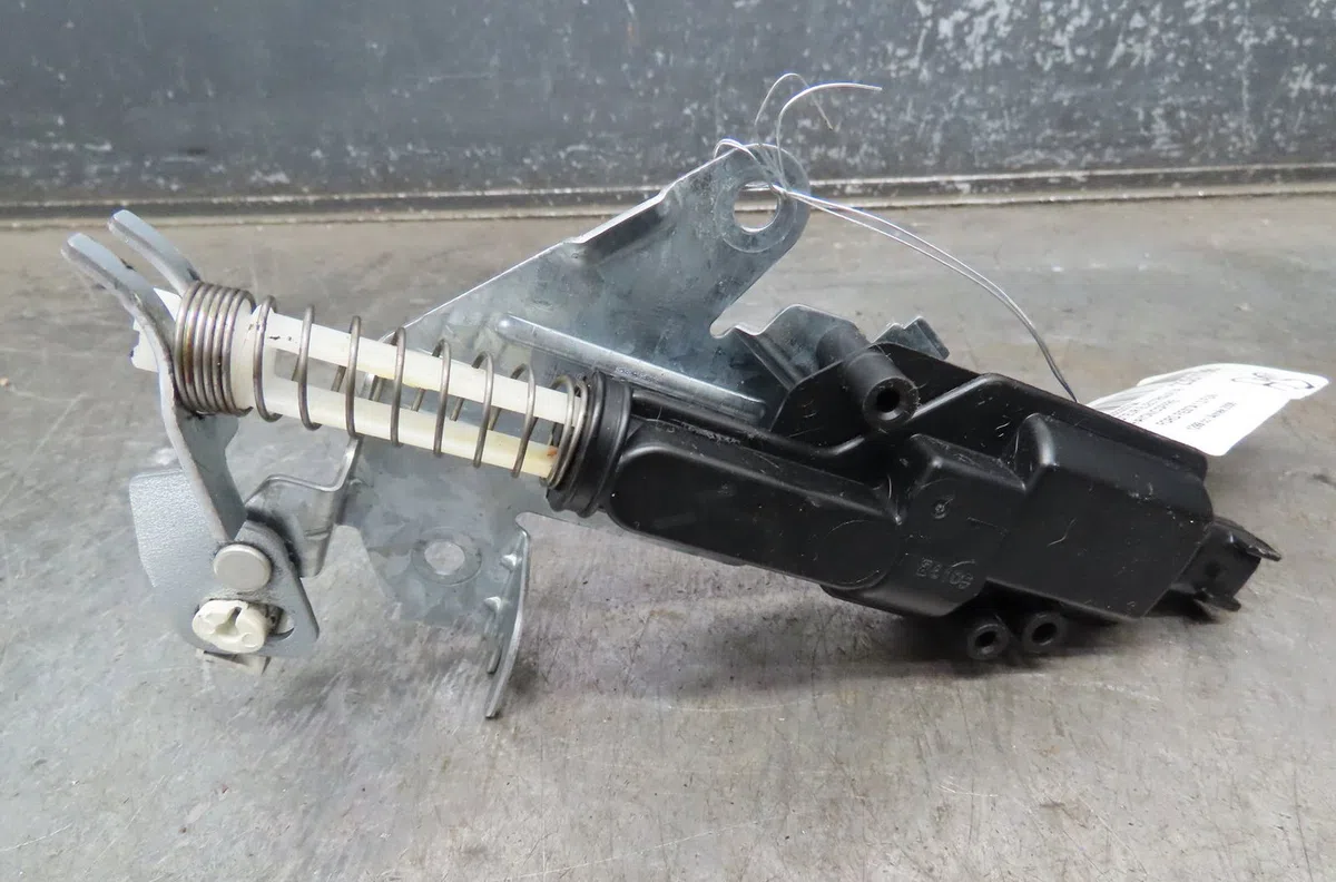 Moteur electrique de hayon-coffre Ford FIESTA V (JH_, JD_) 1.3 (2001-2008) 3 portes occasion