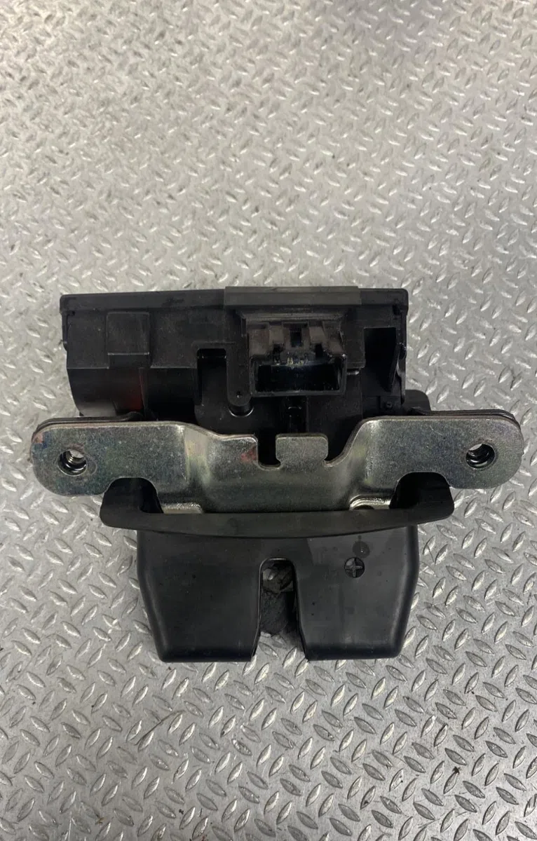 Moteur electrique de hayon-coffre Ford FIESTA VI (CB1, CCN) 1.0 (2013-2017) occasion