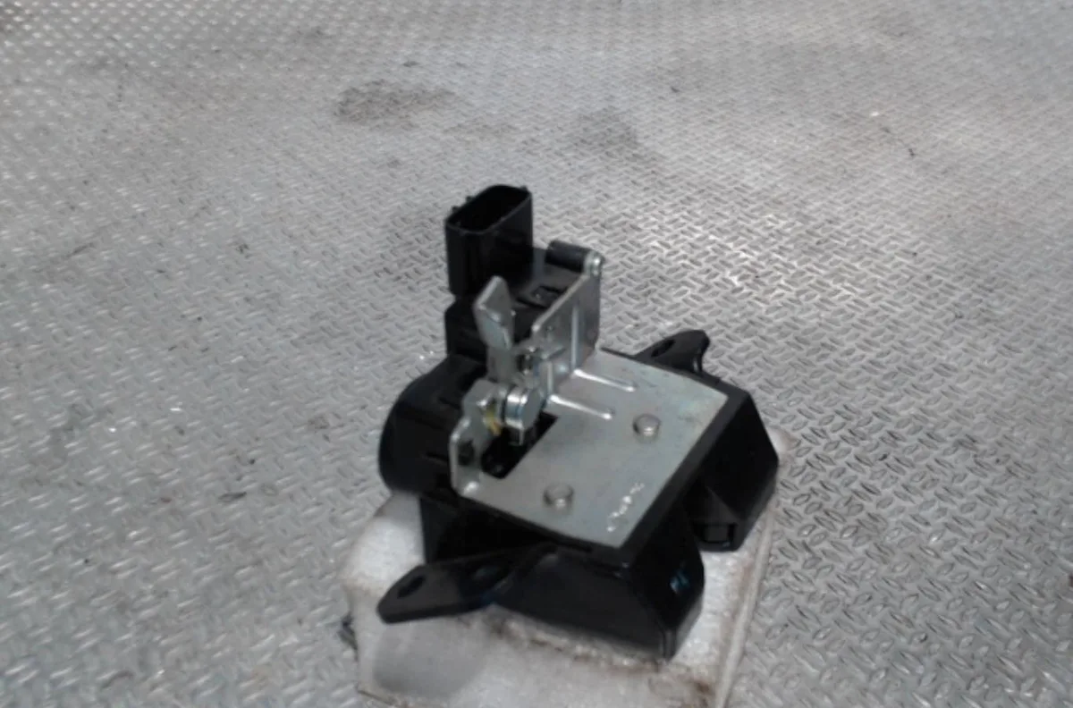 Moteur electrique de hayon-coffre Kia CARENS III Monospace (UN) 2.0 crdi 140 (2006) occasion