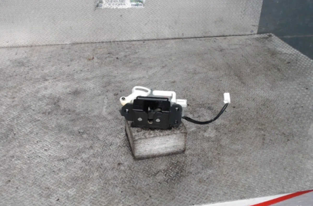 Moteur electrique de hayon-coffre MAZDA 5 1  5 1 PHASE 1 MONOSPACE occasion