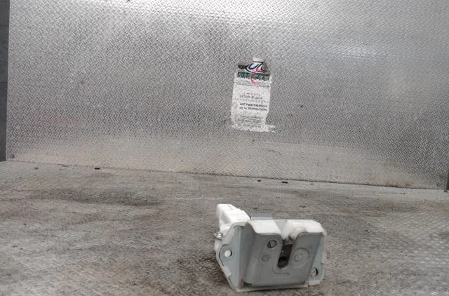 Moteur electrique de hayon-coffre Opel AGILA (B) (H08) 1.0 (f68) (2008-2011) occasion