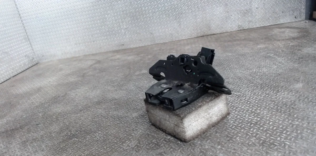 Moteur electrique de hayon-coffre OPEL ASTRA J ASTRA J PHASE 1 occasion