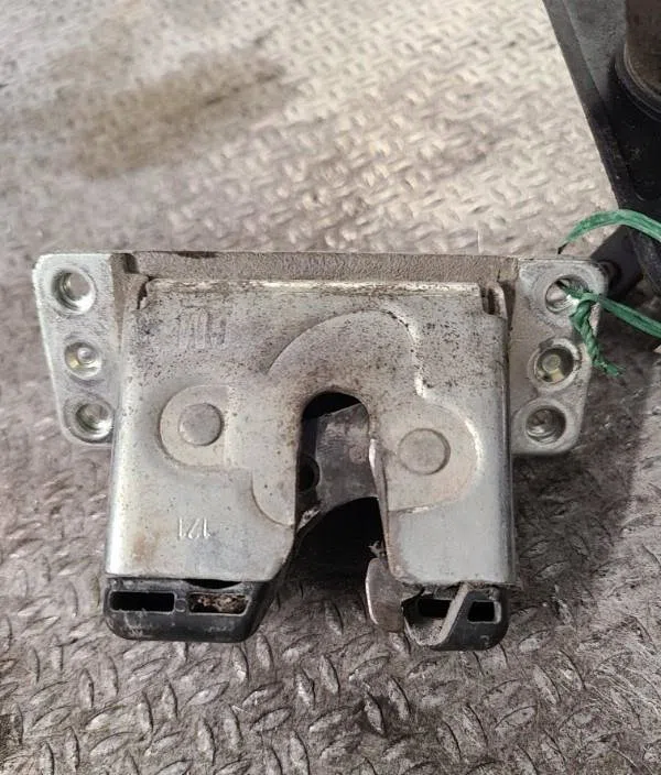 Moteur electrique de hayon-coffre Opel COMBO Tour 1.3 cdti 16v (2004-2011) occasion