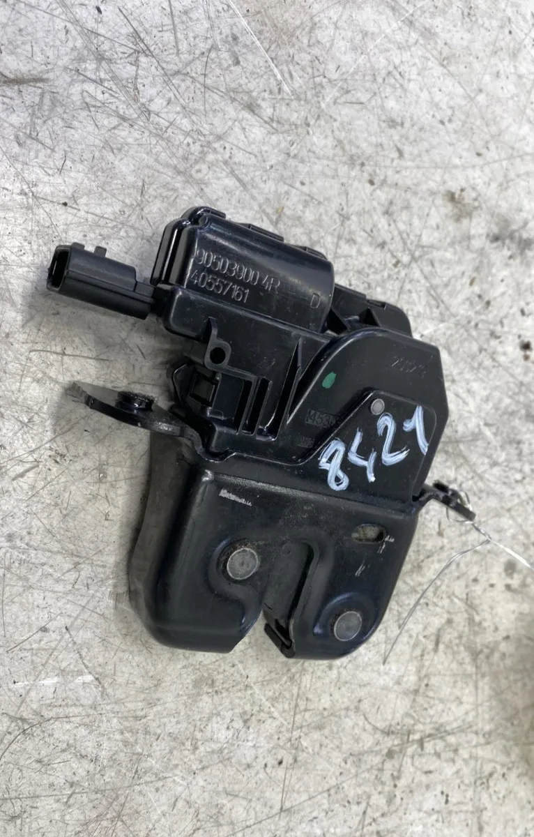 Moteur electrique de hayon-coffre Renault MEGANE IV 3-5 portes (B9A-M-N_) 1.5 blue dci 115 (b9a6) (2018) occasion