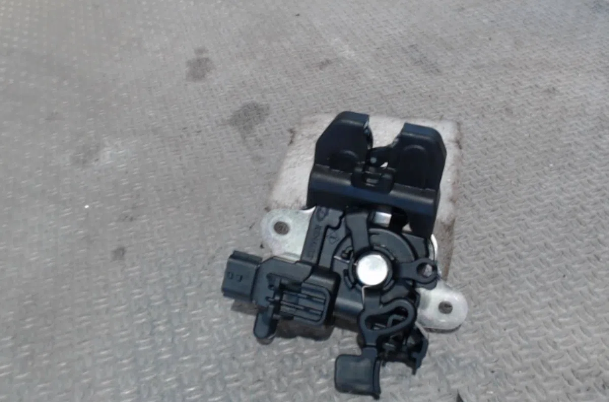 Moteur electrique de hayon-coffre Renault TALISMAN (LP_) 1.6 tce 200 (2015) occasion