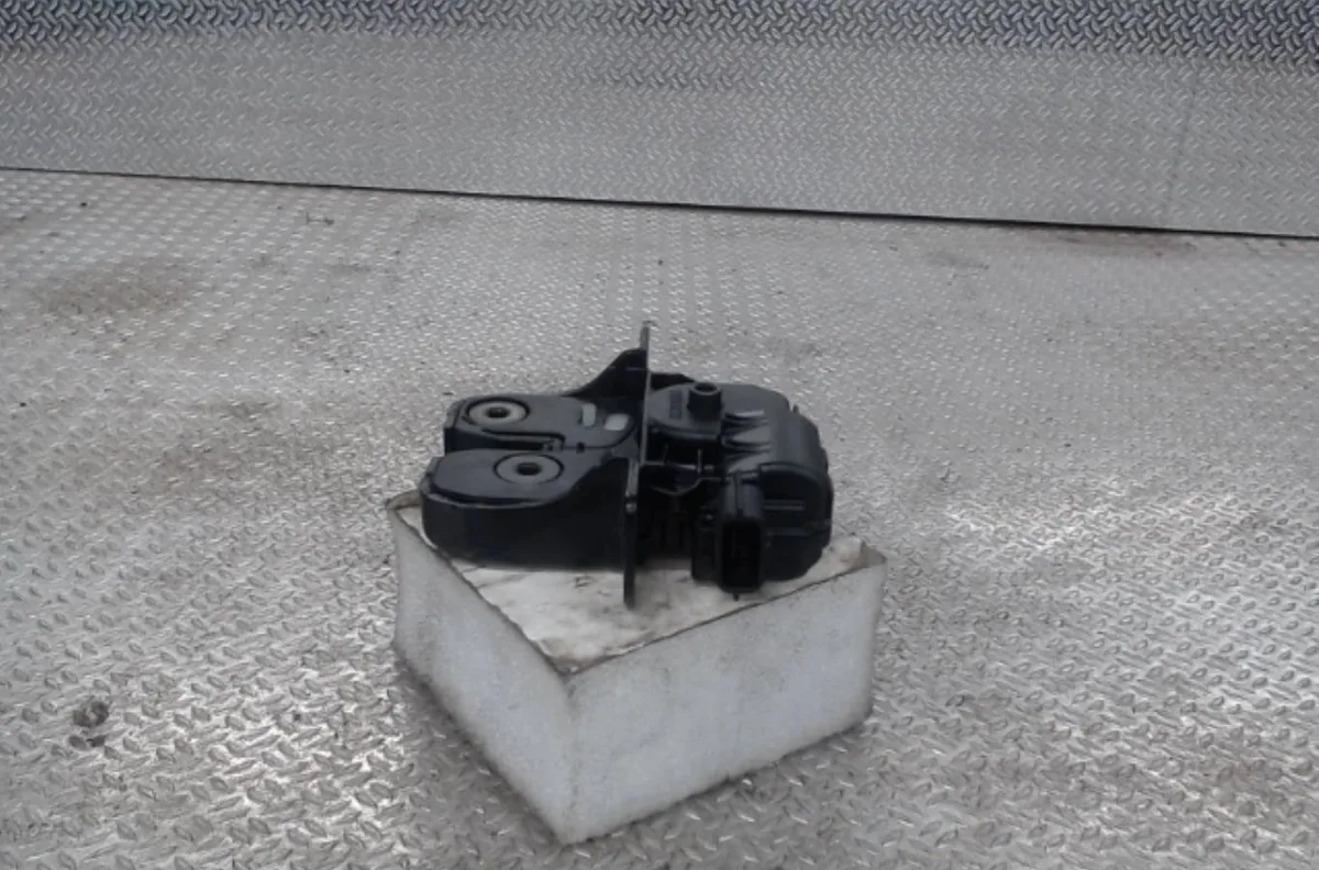 Moteur electrique de hayon-coffre Renault TWINGO II (CN0_) 1.2 16v (cn04, cn0a, cn0b) (2007-2014) 3 portes occasion