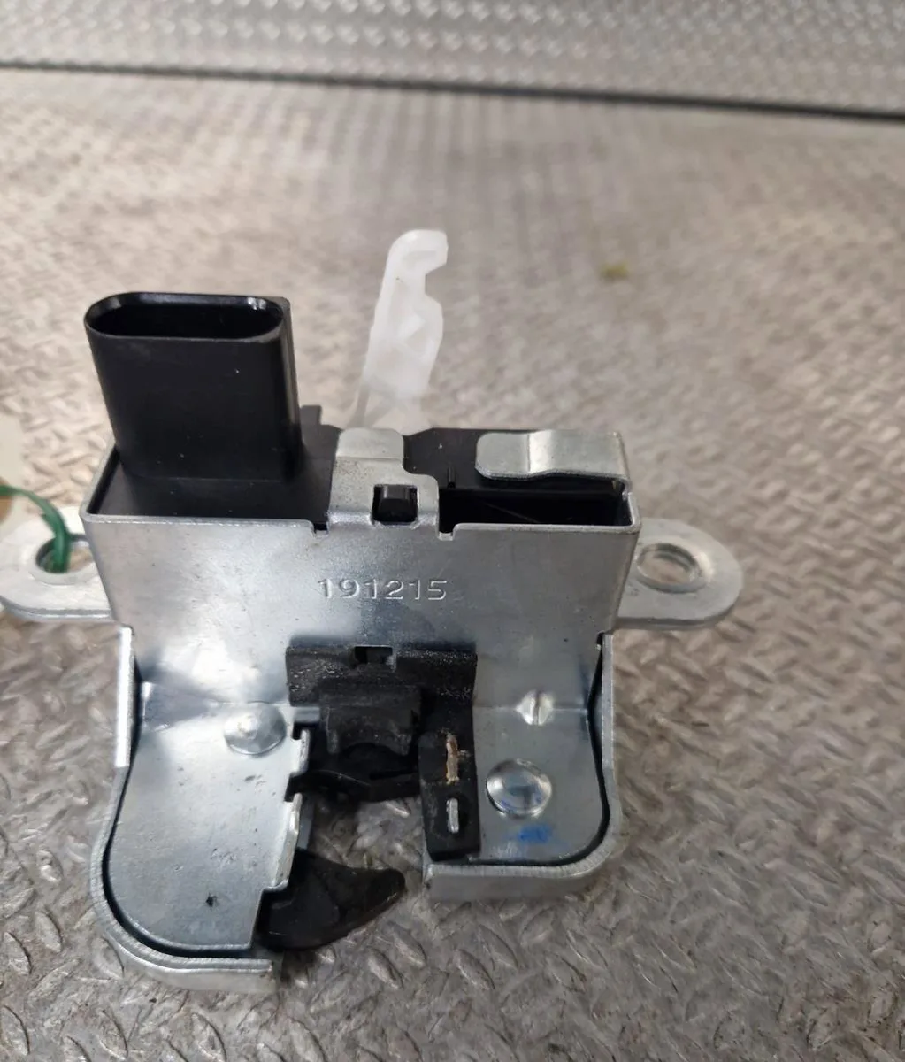 Moteur electrique de hayon-coffre SEAT IBIZA 4 IBIZA 4 PHASE 2 occasion