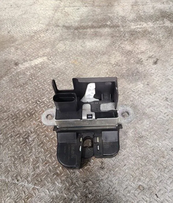 Moteur electrique de hayon-coffre Seat LEON (5F1) 1.5 tsi (2018-2020) occasion