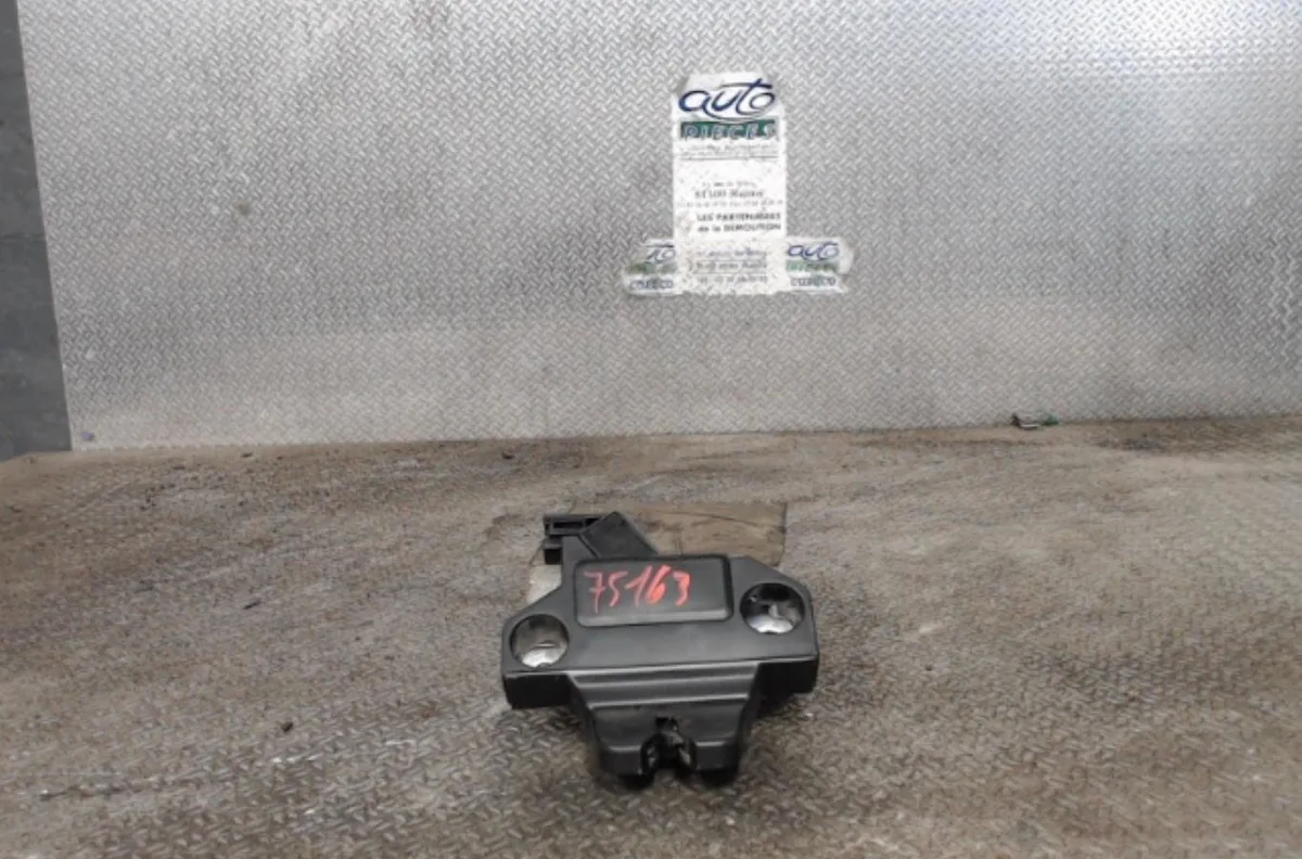 Moteur electrique de hayon-coffre Toyota AVENSIS A trois volumes (_T27_) 2.0 d-4d (adt270_) (2011-2018) occasion
