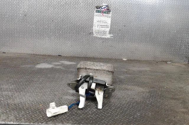 Moteur electrique de hayon-coffre TOYOTA YARIS 1  YARIS 1 PHASE 2 occasion