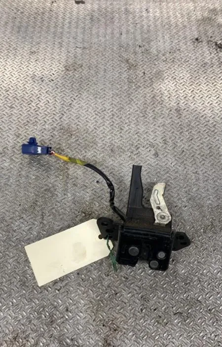 Moteur electrique de hayon-coffre TOYOTA YARIS 2  YARIS 2 PHASE 2 occasion