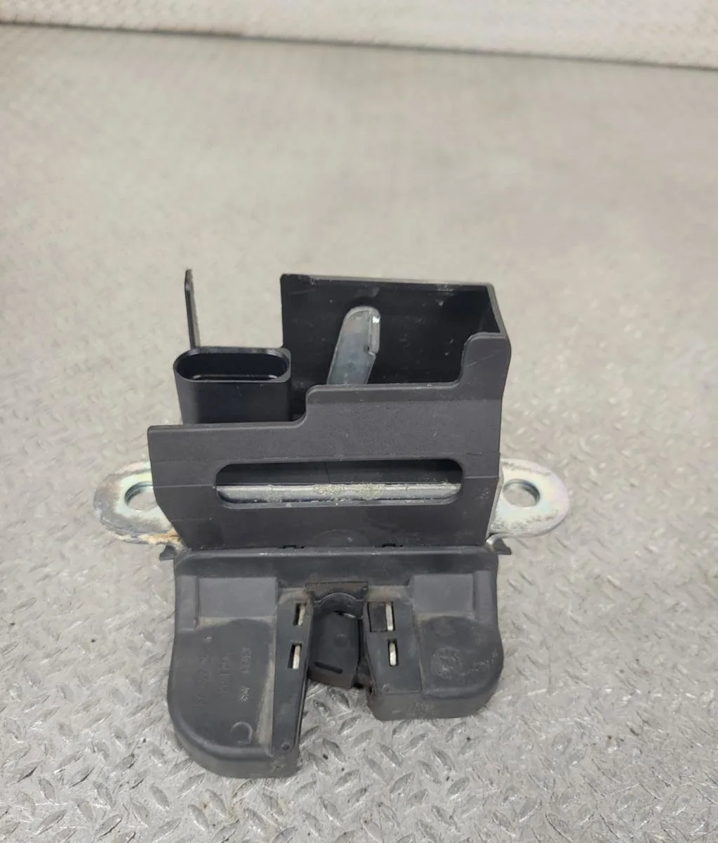 Moteur electrique de hayon-coffre Volkswagen GOLF V (1K1) 1.9 tdi (2003-2008) 5 portes occasion