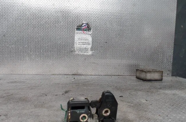 Moteur electrique de hayon-coffre VOLKSWAGEN POLO 3  POLO 3 PHASE 1 occasion