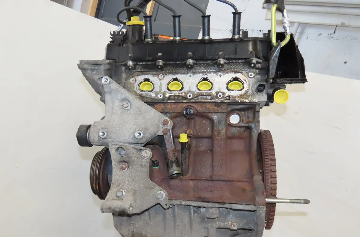 Moteur essence Renault CLIO II (BB_, CB_) 1.2 16v (bb05, bb0w, bb11, bb27, bb2t, bb2u, bb2v, cb05,... (2001-2016) 3 port