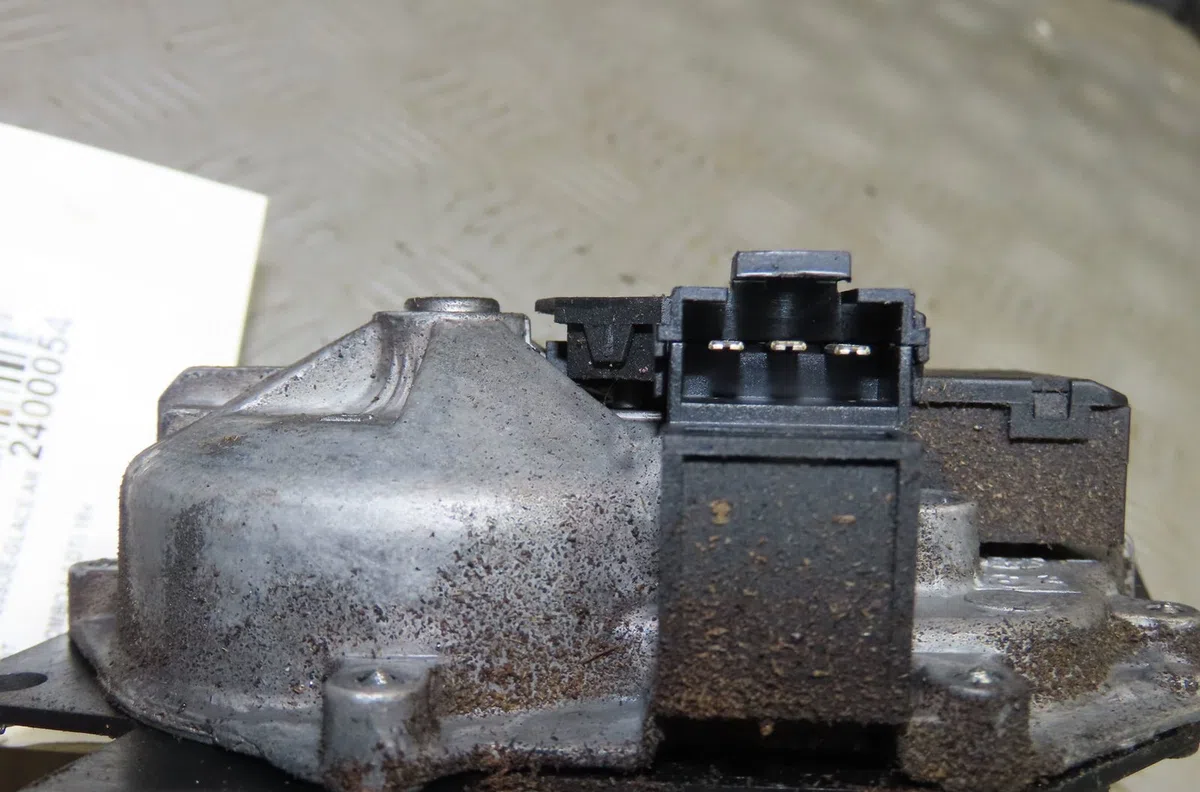 Moteur essuie-glace ar droit Opel COMBO Tour 1.7 dti 16v (2001-2004) occasion