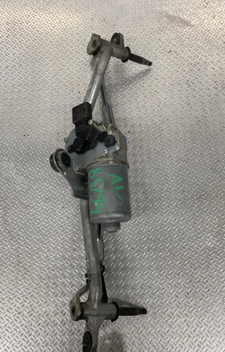 Moteur essuie-glace ar gauche Audi A1 (8X1, 8XK) 1.6 tdi (2011-2015) 3 portes occasion