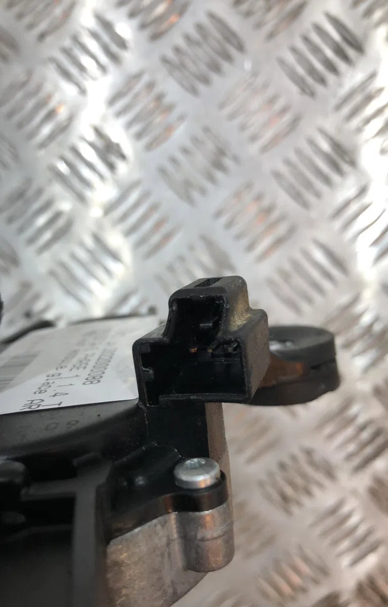 Moteur essuie-glace ar gauche FORD FIESTA 6 PHASE 1 occasion