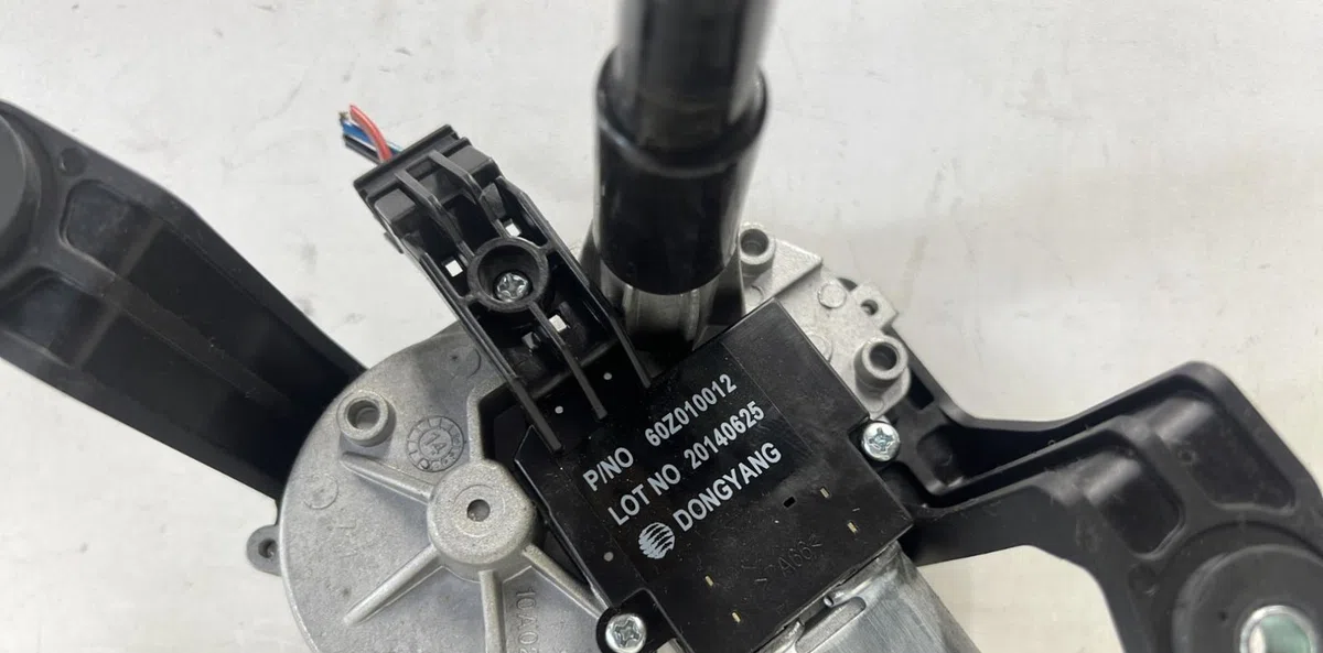 Moteur essuie-glace ar gauche OPEL ZAFIRA TOURER C PHASE 1 occasion
