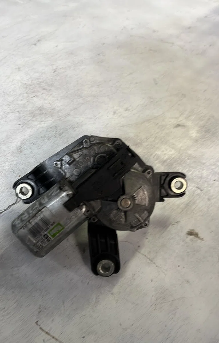 Moteur essuie-glace ar gauche Opel ZAFIRA - ZAFIRA FAMILY B (A05) 1.9 cdti (m75) (2005-2015) 5 portes occasion