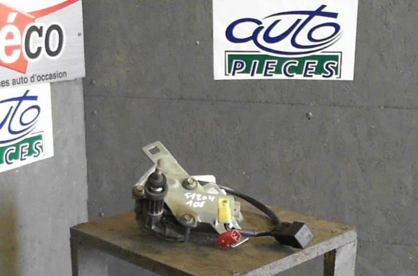 Moteur essuie-glace ar gauche PEUGEOT 106  106 PHASE 1 occasion