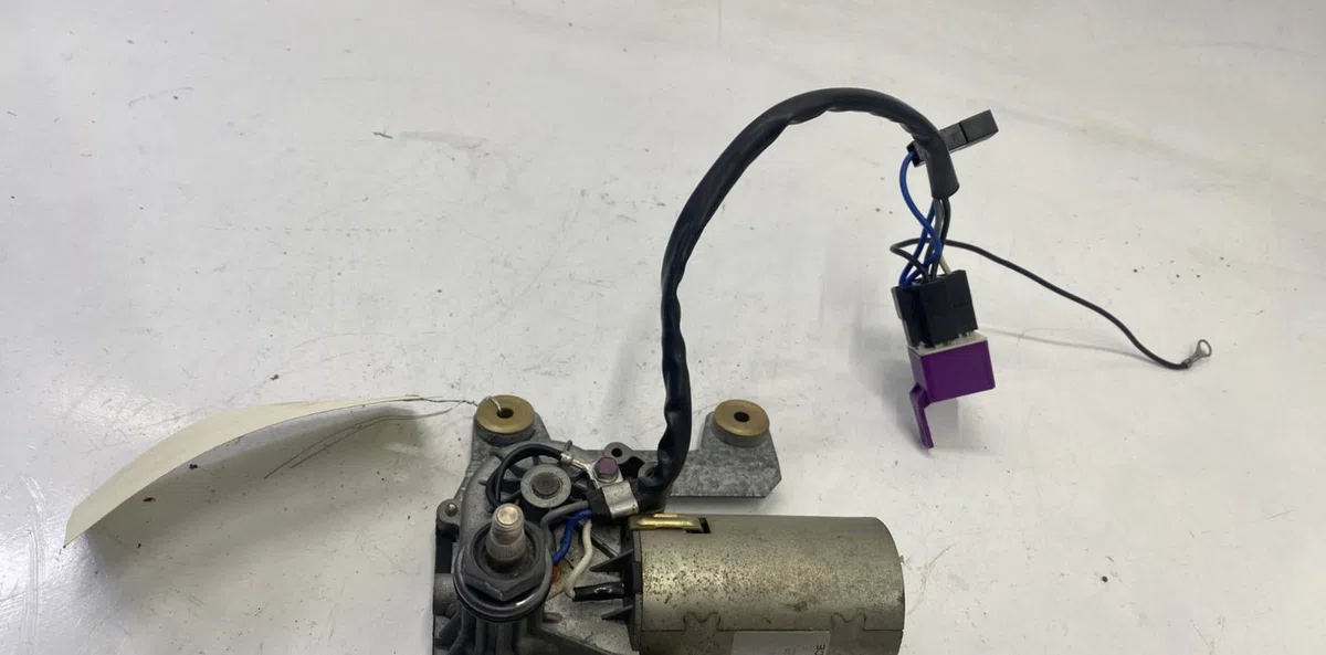 Moteur essuie-glace ar gauche Peugeot 205 II (20A-C) 1.7 diesel (1987-1998) occasion