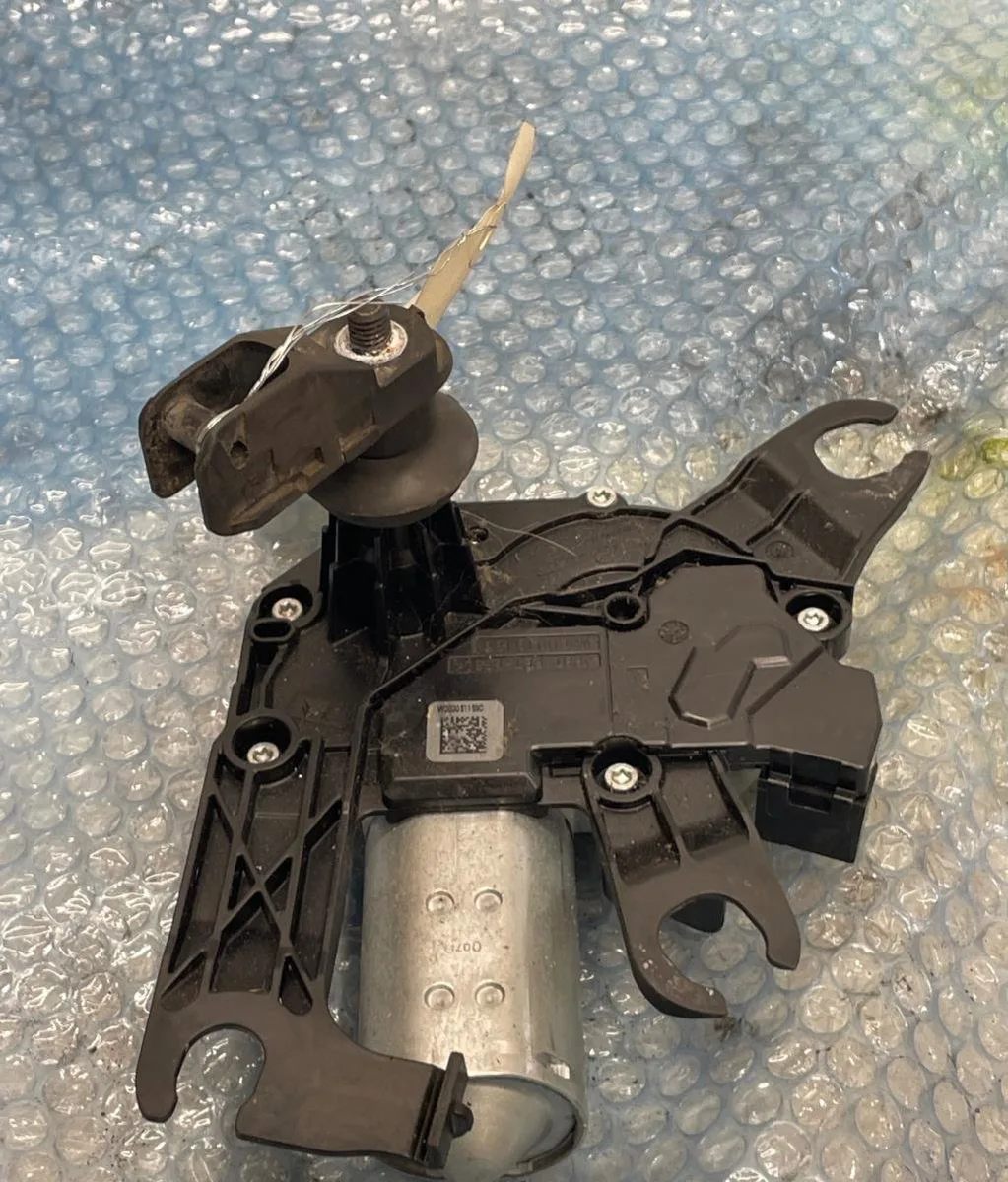 Moteur essuie-glace ar gauche Peugeot 208 I (CA_, CC_) 1.6 hdi - bluehdi 75 (2013) 5 portes occasion