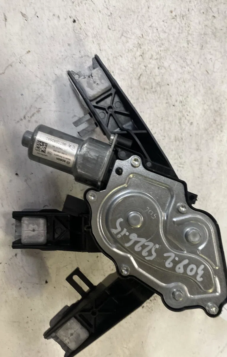 Moteur essuie-glace ar gauche Peugeot 308 II (LB_, LP_, LW_, LH_, L3_) 1.6 bluehdi 120 (2013-2021) occasion