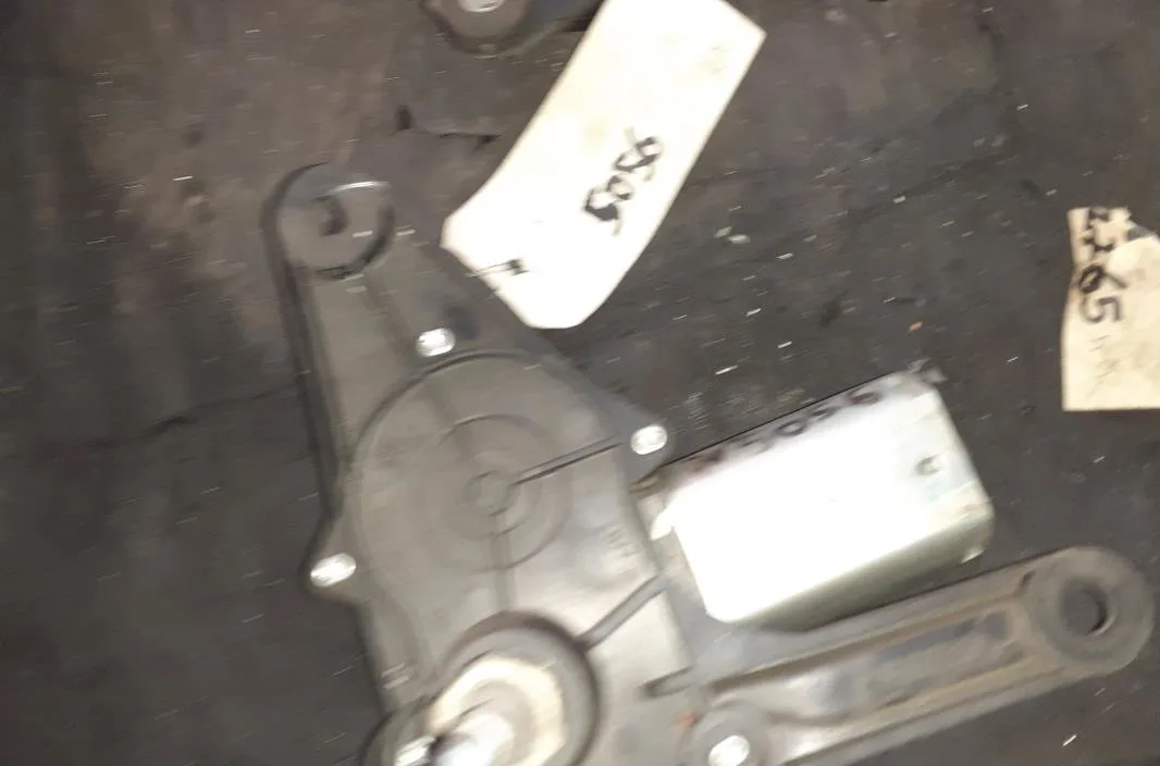 Moteur essuie-glace ar gauche Renault CLIO II (BB_, CB_) 1.9 d (b-cb0j) (2000-2001) 5 portes occasion
