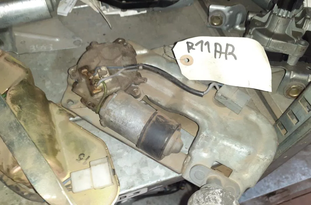 Moteur essuie-glace ar gauche RENAULT REN R11 occasion